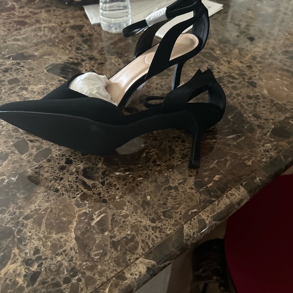 Size 10 Brand new shoes 2 1/2 to 3 inch heel for sale. - Picture 3 of 3